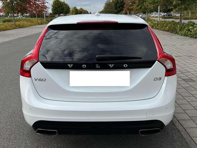 Gebraucht Volvo V60 150 PS (110 kW) 2016 Weiß Kombi