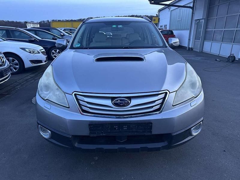 Gebraucht Subaru Outback Trend 150 PS (110 kW) 2011 Silber Kombi