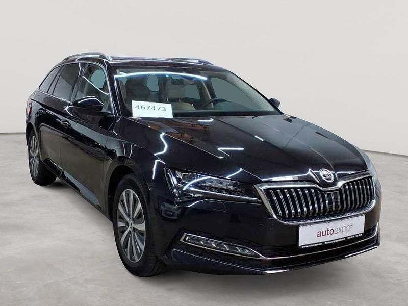 Gebraucht Skoda Superb Style 150 PS (110 kW) 2023 Blackmagic perleffekt Kombi