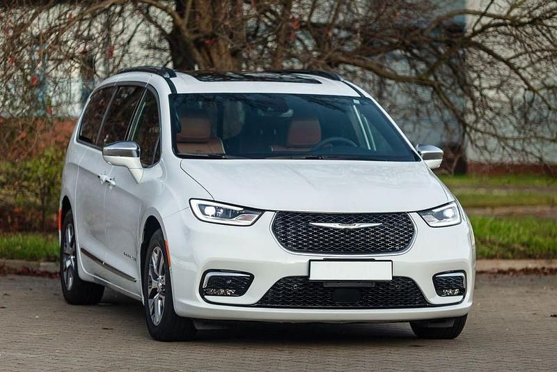 Second-hand Chrysler Pacifica 260 CP (191 kW) 2024 Alb Monovolum