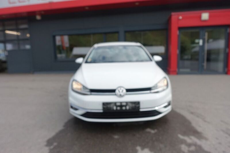 Weiß Gebraucht 2020 VW Golf VII Limousine | 11.100 € (Superpreis) - Bild 1/4