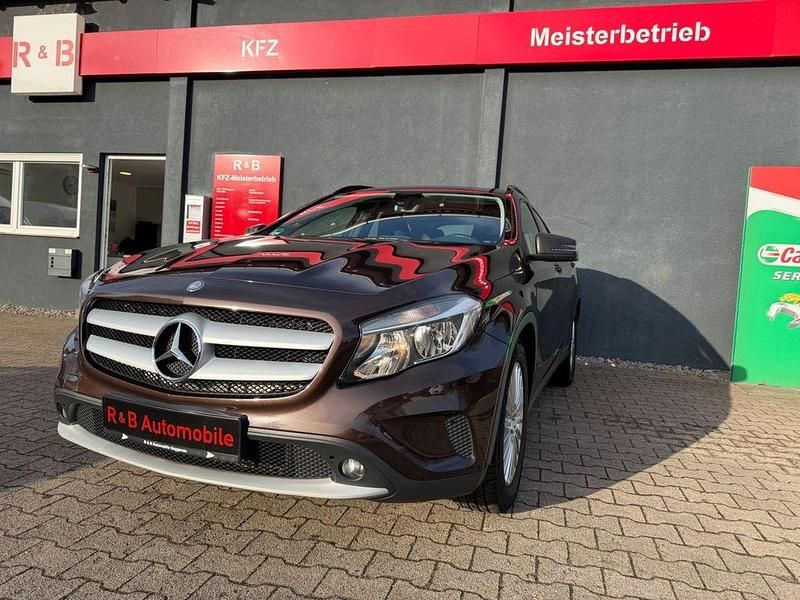 Gebraucht Mercedes GLA220 170 PS (125 kW) 2015 Orientbraun SUV