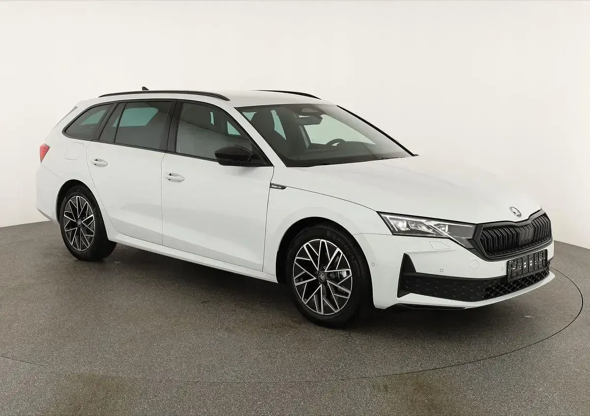 Neu Skoda Octavia SportLine 150 PS (110 kW) 2026 Moonweiß perleffekt Kombi