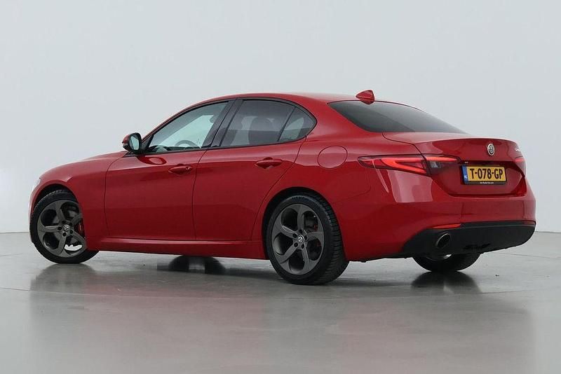 Gebraucht Alfa Romeo Giulia Super 201 PS (147 kW) 2016 Rot Limousine