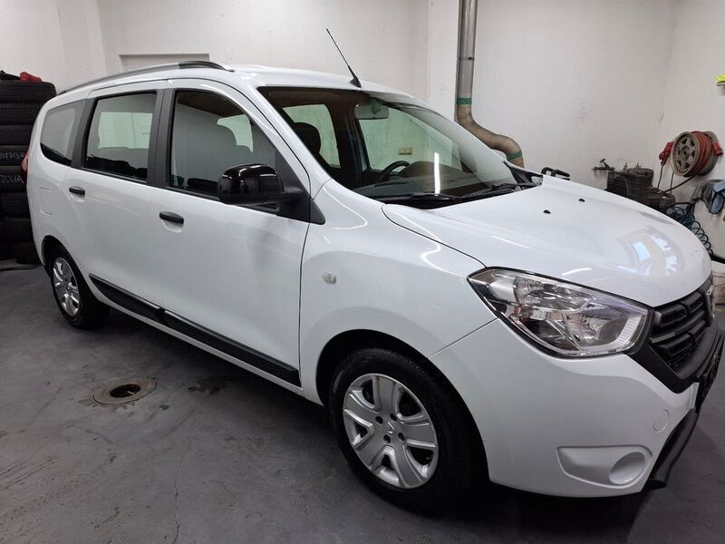 Weiß Gebraucht 2020 Dacia Lodgy Comfort Van / Kleinbus | 11.890 € (Fairer Preis) - Bild 1/4