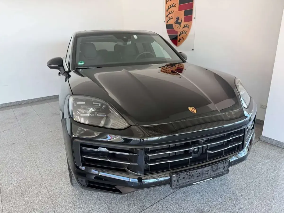 Second-hand Porsche Cayenne 354 CP (260 kW) 2025 Negru SUV