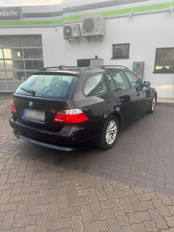 Gebraucht BMW 525 195 PS (143 kW) 2005 Schwarz Kombi