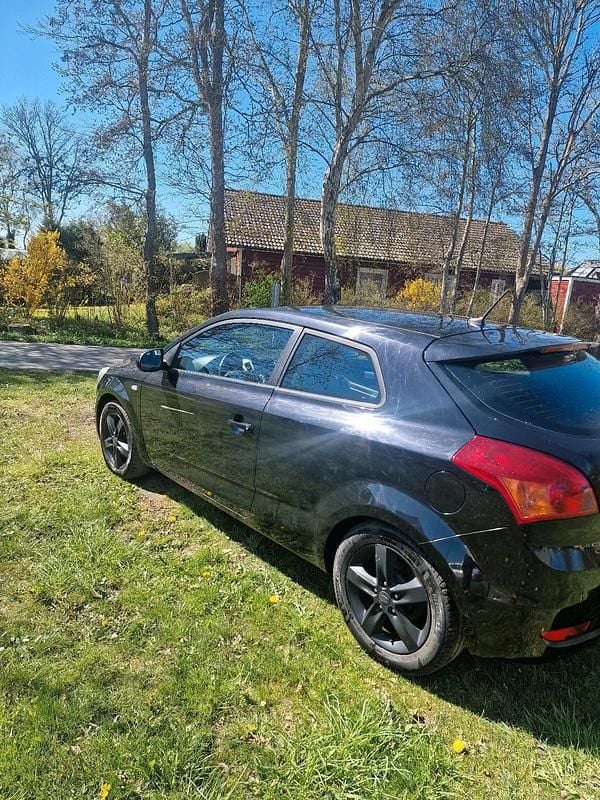 Second-hand Kia Ceed 135 CP (99 kW) 2013 Negru Hatchback