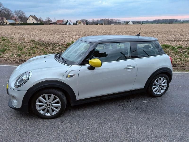 Gebraucht Mini Cooper SE 135 kW (184 PS) 2020 Weiß Kleinwagen