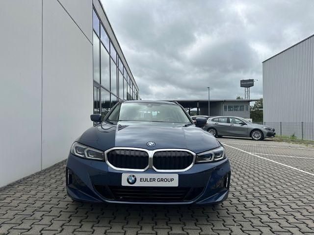 Gebraucht BMW 330e Sport Line 292 PS (214 kW) 2022 Blau Kombi