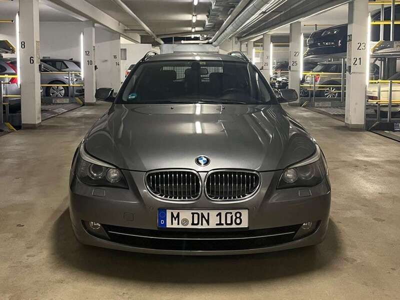 Grau Gebraucht 2008 BMW 525 Lifestyle Kombi | 4.100 € (Superpreis) - Bild 1/4