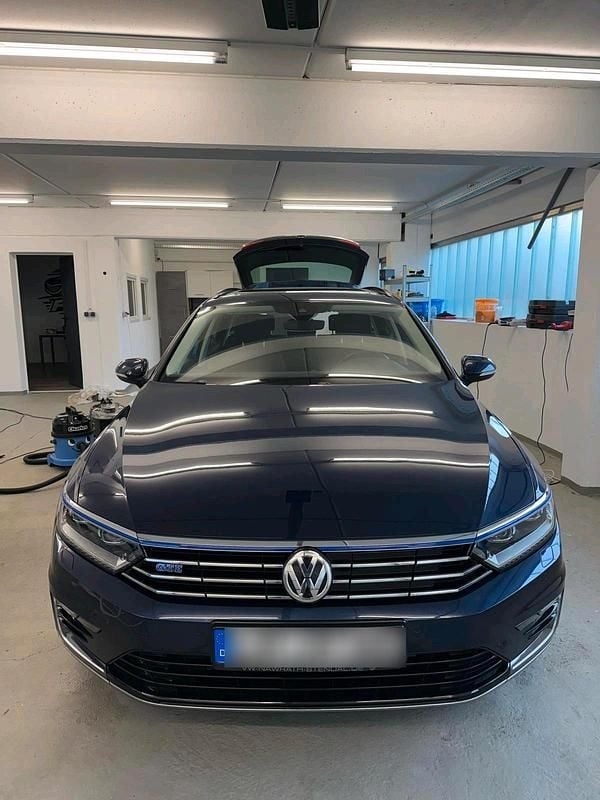 Blau Gebraucht 2017 VW Passat GTE Kombi | 15.800 € (Guter Preis) - Bild 1/4