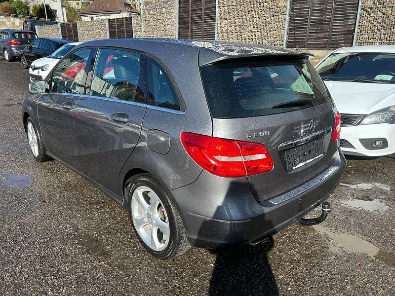 Gebraucht Mercedes B200 156 PS (114 kW) 2013 Grau Van / Kleinbus