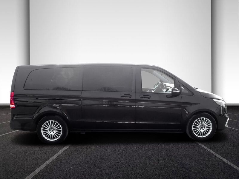 Gebraucht Mercedes V300 Avantgarde 237 PS (174 kW) 2023 Obsidianschwarz Van / Kleinbus