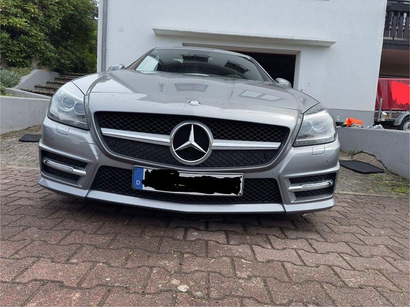 Silber Gebraucht 2011 Mercedes SLK250 Cabrio | 18.490 € (Fairer Preis) - Bild 1/4