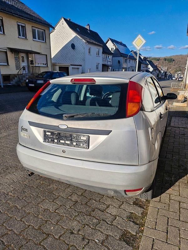 Gebraucht Ford Focus Ambiente 75 PS (55 kW) 1999 Silber Kombi