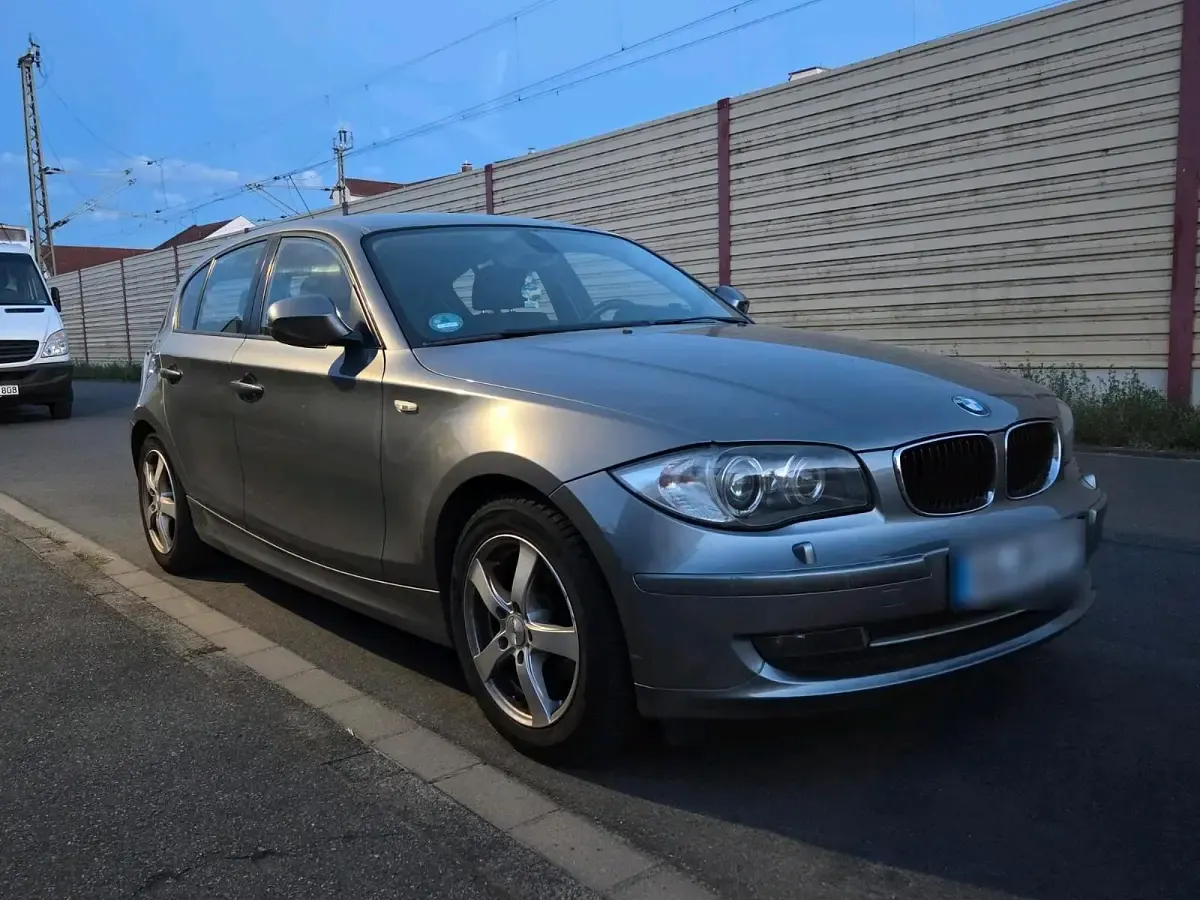 Gebraucht BMW 118 122 PS (89 kW) 2011 Silber Kleinwagen