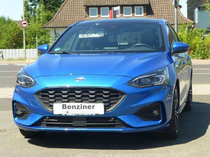 Dynamicblau metallic Gebraucht 2021 Ford Focus ST-Line X Limousine | 21.990 € (Fairer Preis) - Bild 1/4