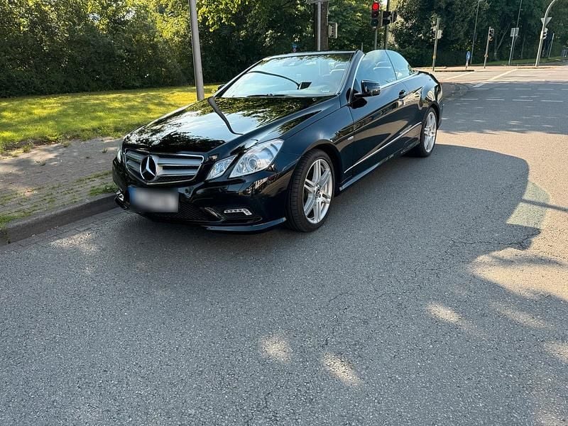 Gebraucht Mercedes E200 AMG 184 PS (135 kW) 2011 Schwarz Cabrio