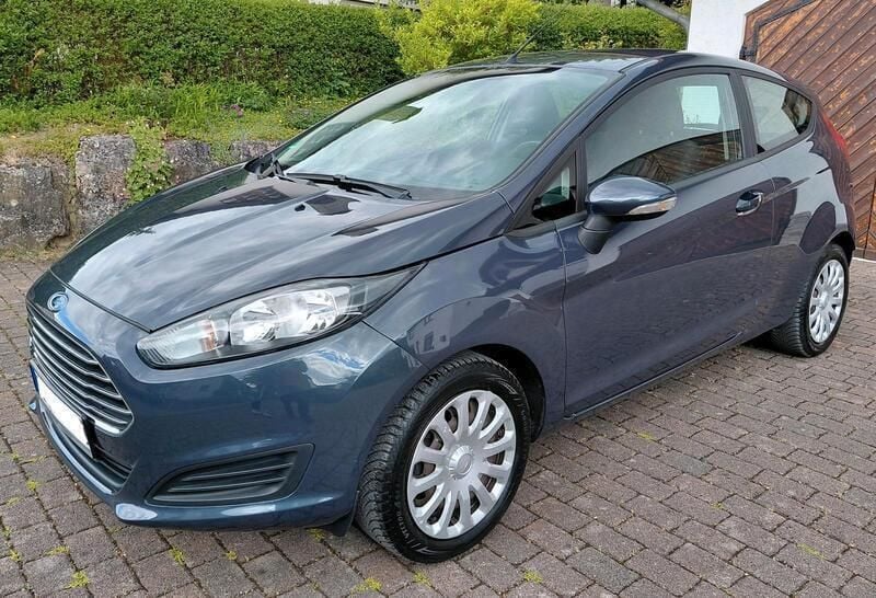 Grau Gebraucht 2015 Ford Fiesta Trend Kleinwagen | 4.600 € (Guter Preis) - Bild 1/4
