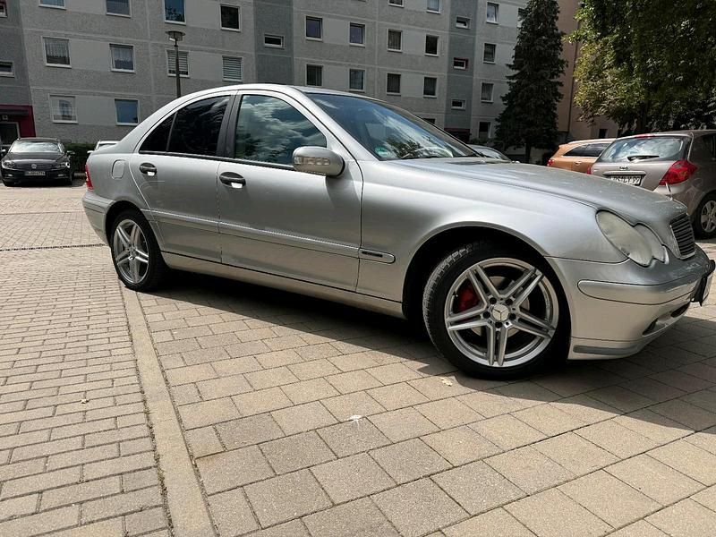 Silber Gebraucht 2002 Mercedes C180 Limousine | 2.100 € (Superpreis) - Bild 1/4