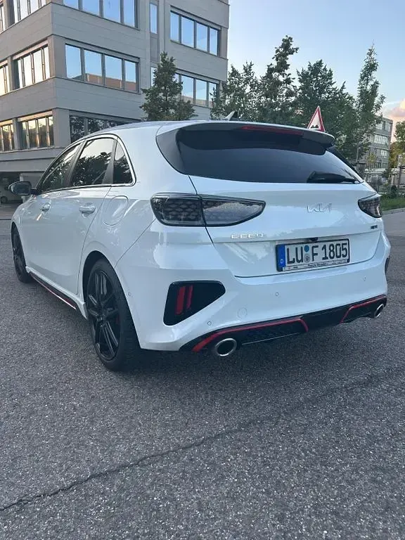 Gebraucht Kia Ceed GT GT 204 PS (150 kW) 2023 Weiß Limousine