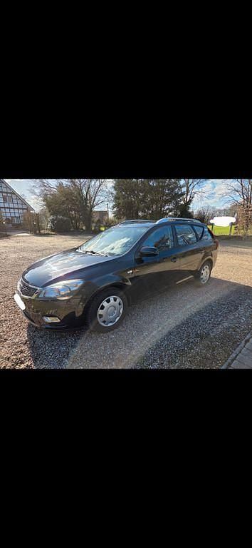 Gebraucht Kia Ceed 90 PS (66 kW) 2010 Schwarz Kleinwagen