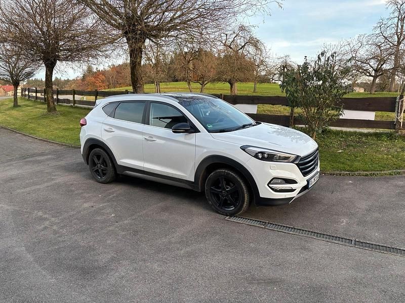 Weiß Gebraucht 2016 Hyundai Tucson SUV | 13.650 € (Fairer Preis) - Bild 1/4
