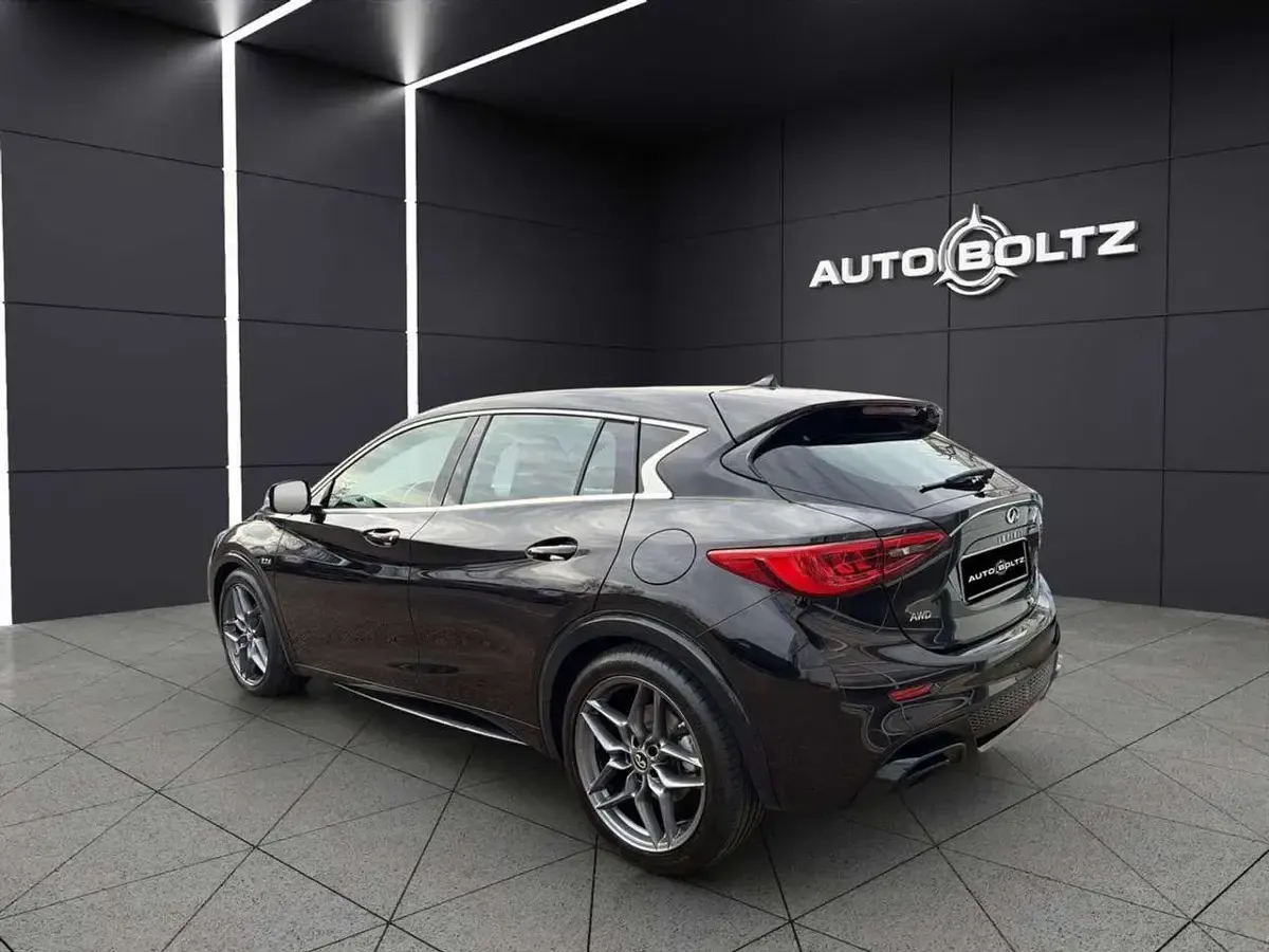 Gebraucht Infiniti Q30 Premium 170 PS (125 kW) 2016 Schwarz Limousine