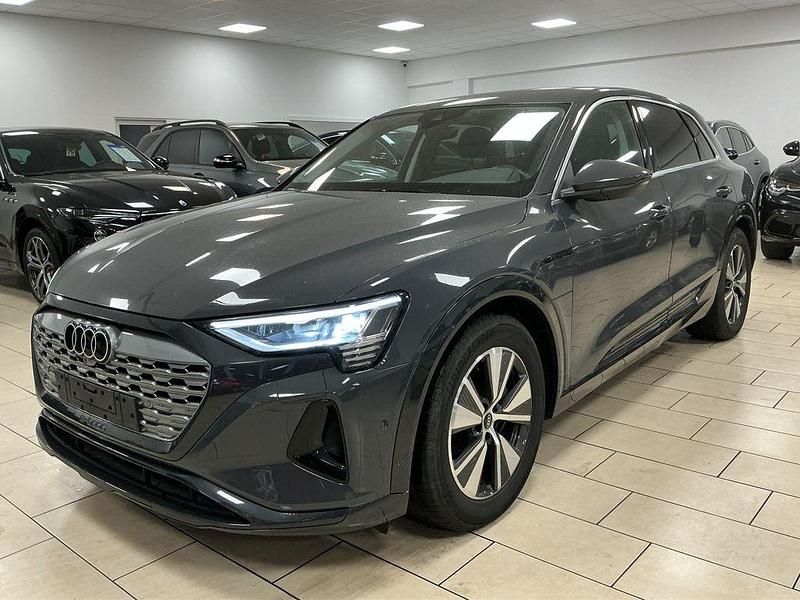 Grau Gebraucht 2024 Audi Q8 e-tron Ambiente SUV | 44.870 € (Superpreis) - Bild 1/4
