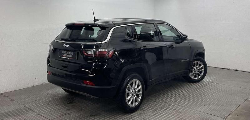 Gebraucht Jeep Compass Altitude 235 PS (172 kW) 2024 Solid black SUV