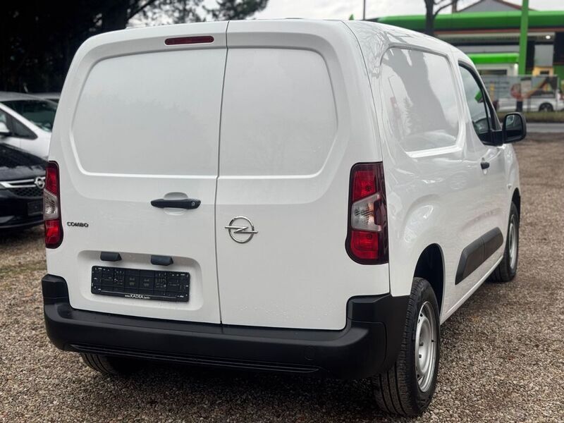 Gebraucht Opel Combo S 102 PS (75 kW) 2021 Weiß Van / Kleinbus