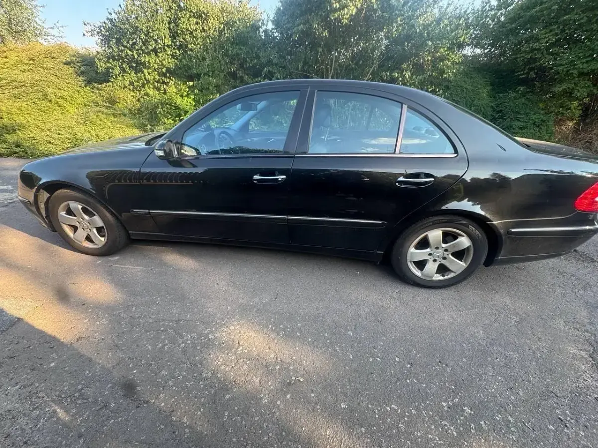 Gebraucht Mercedes E320 224 PS (164 kW) 2007 Schwarz Limousine