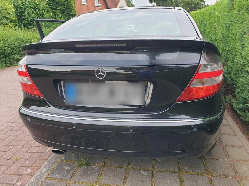 Usado Mercedes C200 163 HP (119 kW) 2004 Preto Coupé