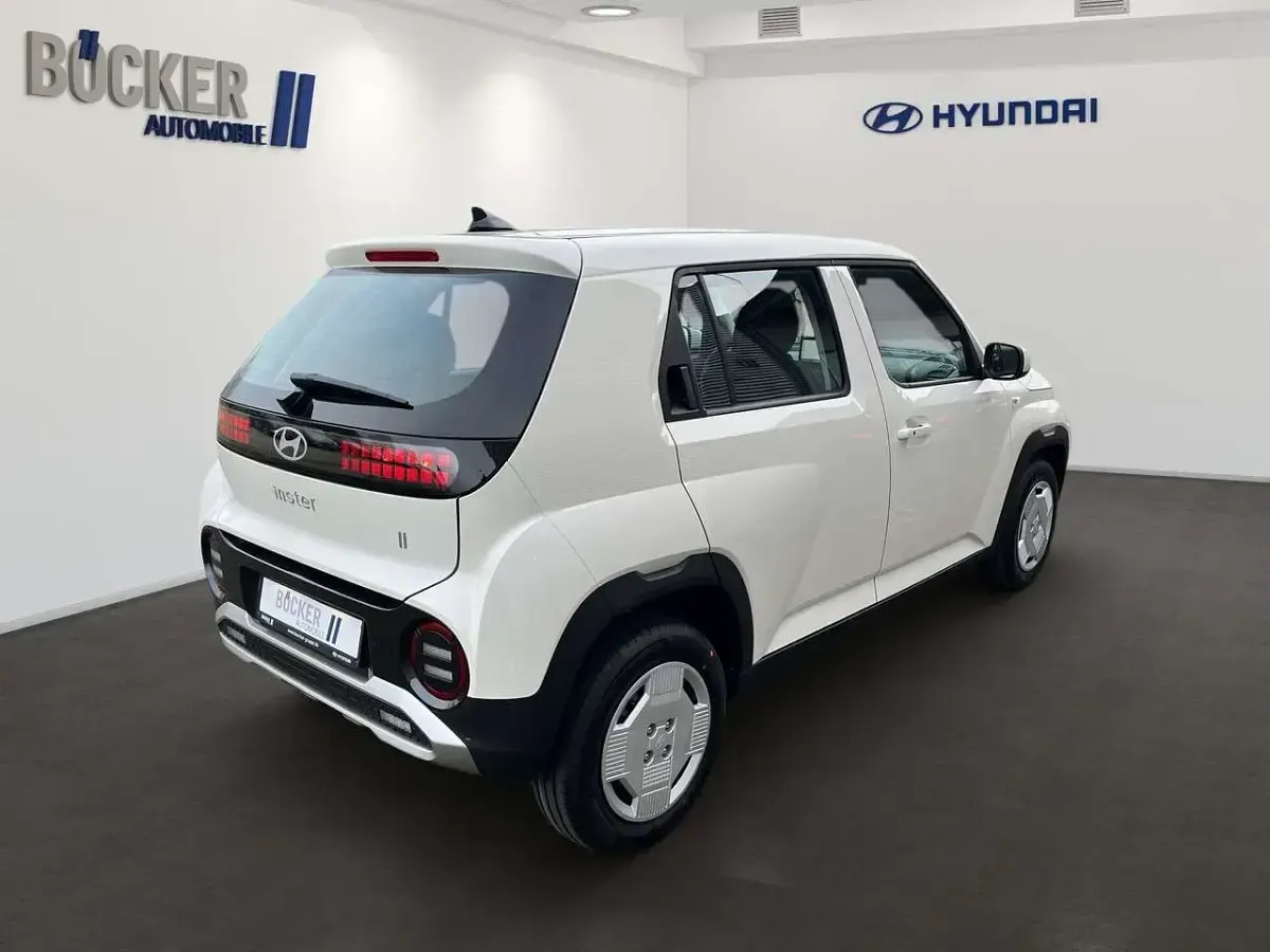 Neu Hyundai Inster Select 71 kW (97 PS) 2026 Unbleached ivory Kleinwagen