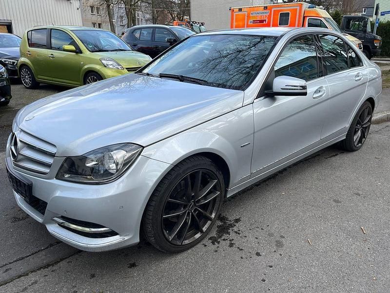 Gebraucht Mercedes C180 156 PS (114 kW) 2012 Silber Limousine