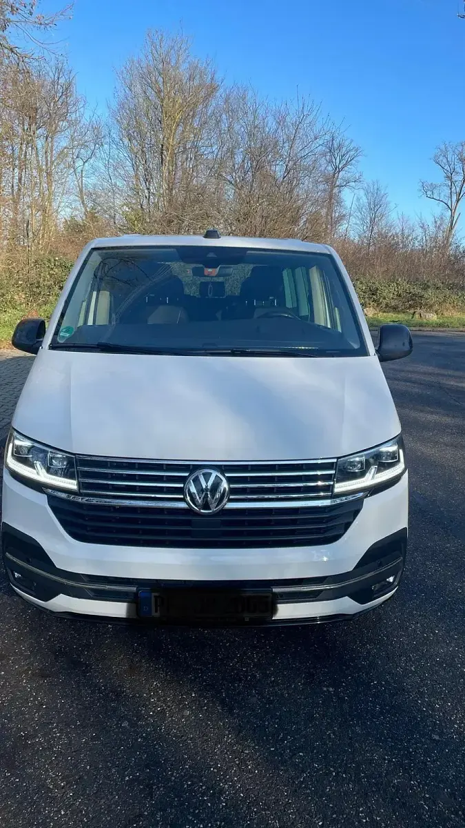 Gebraucht VW Multivan Generation Six 150 PS (110 kW) 2021 Weiß Van / Kleinbus