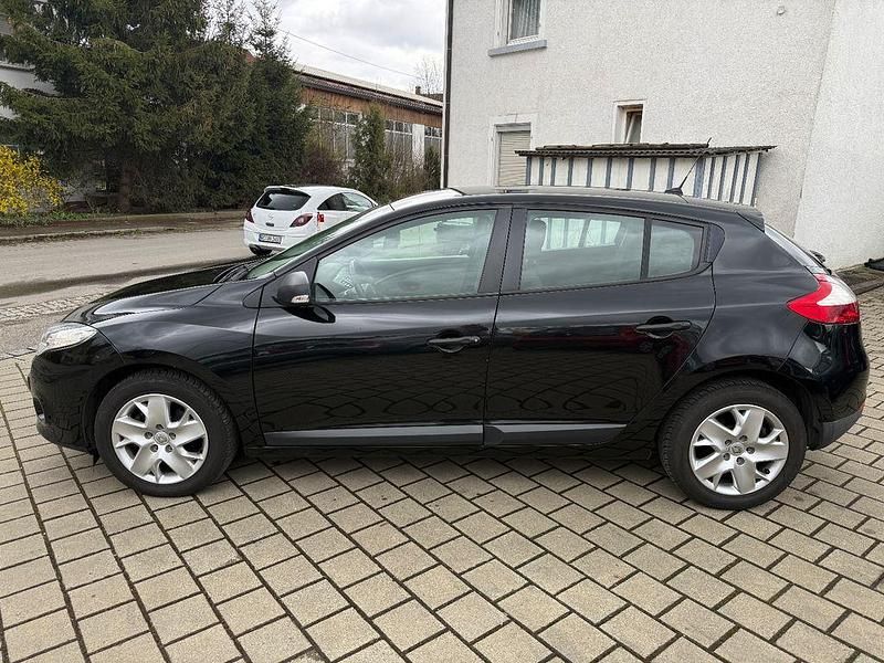 Używany Renault Mégane 101 KM (74 kW) 2012 Czarny Sedan/Limuzyna