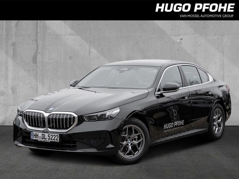Saphirschwarz Gebraucht 2024 BMW 520 Sport Line Limousine | 45.689 € (Fairer Preis) - Bild 1/4