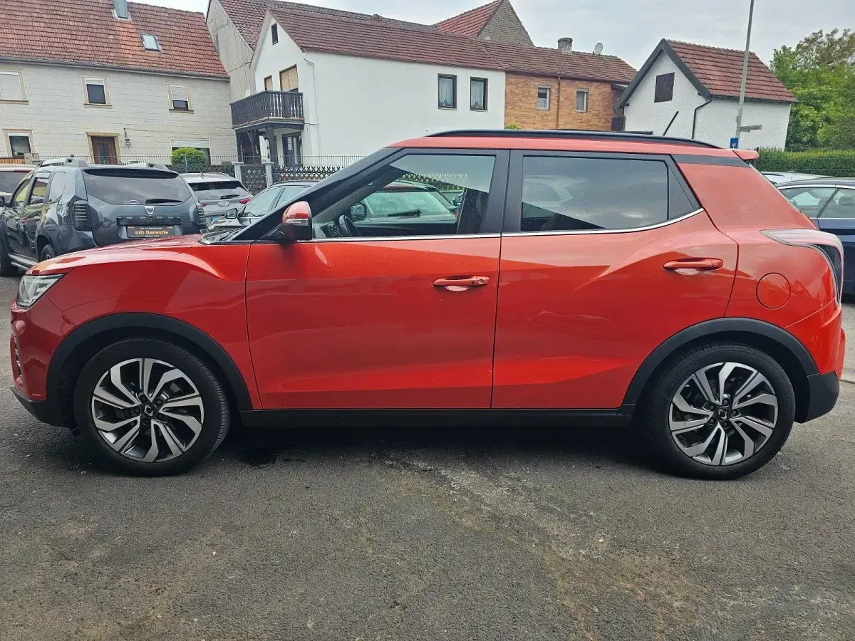 Gebraucht SsangYong Tivoli 163 PS (119 kW) 2019 Rot SUV