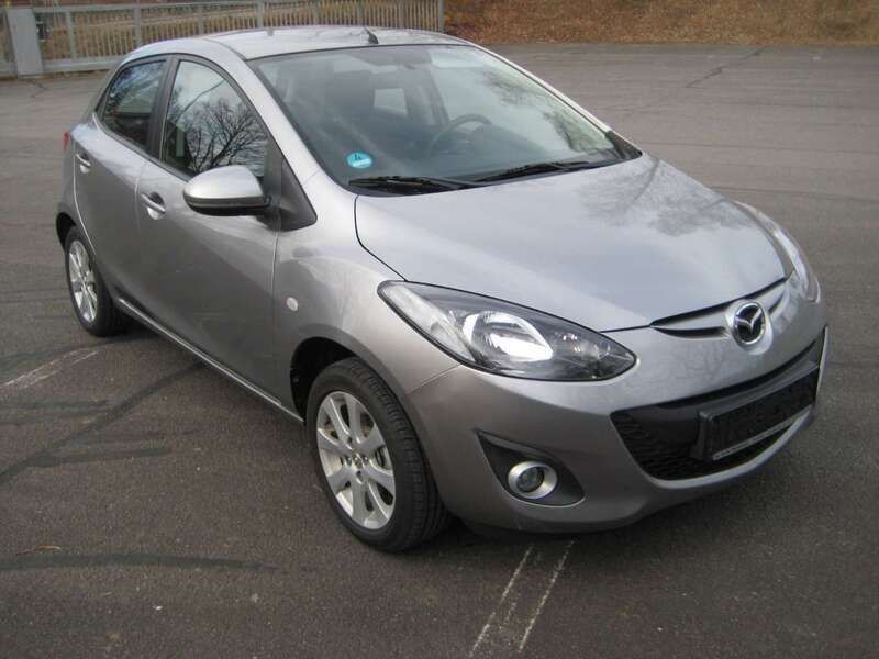 Silber Gebraucht 2011 Mazda 2 Active Kleinwagen | 7.490 € (Etwas zu teuer) - Bild 1/4