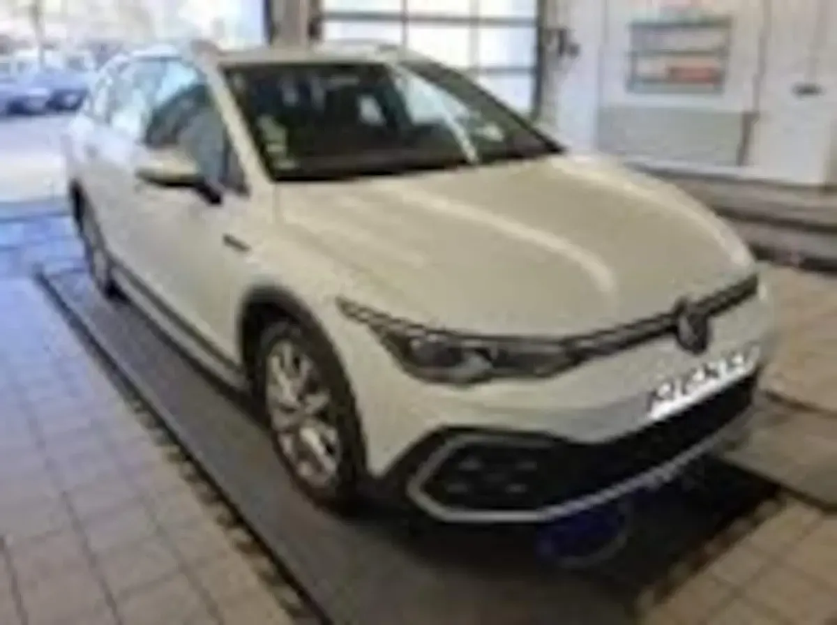 Gebraucht VW Golf Alltrack 200 PS (147 kW) 2023 Pure white Kombi