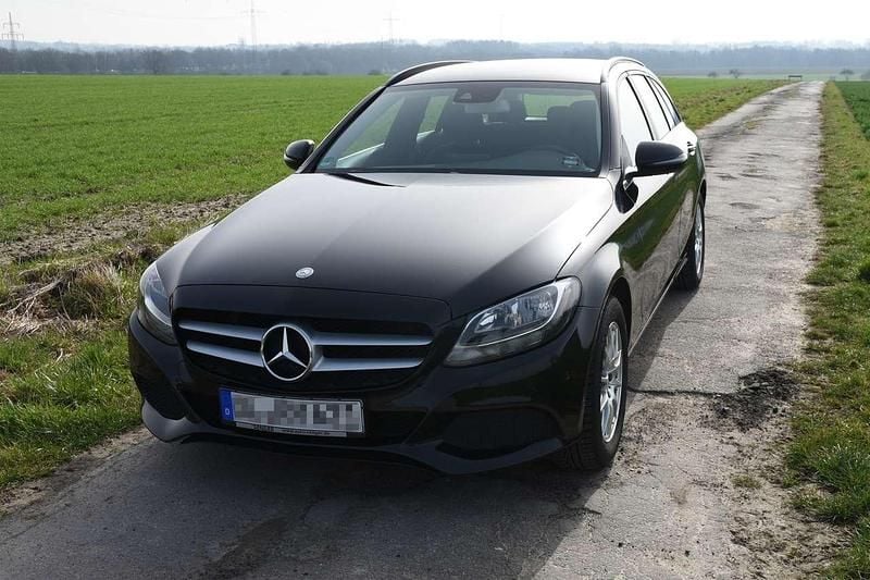 Gebraucht Mercedes C220 170 PS (125 kW) 2016 Schwarz Limousine