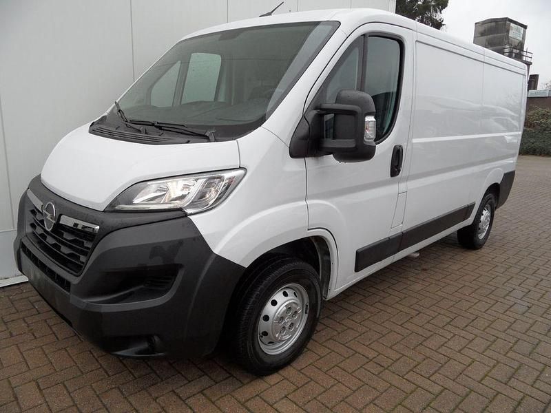 Casablancaweiß Gebraucht 2024 Opel Movano Edition Van | 24.900 € (Superpreis) - Bild 1/4