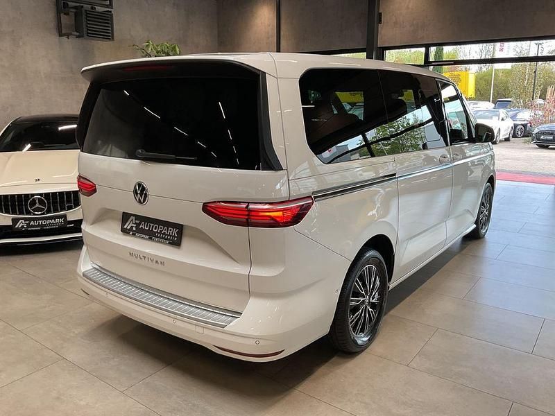 Second-hand VW Multivan Style 320 CP (235 kW) 2023 Alb Monovolum