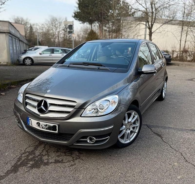 Grau Gebraucht 2011 Mercedes B180 Van / Kleinbus | 7.800 € (Fairer Preis) - Bild 1/4