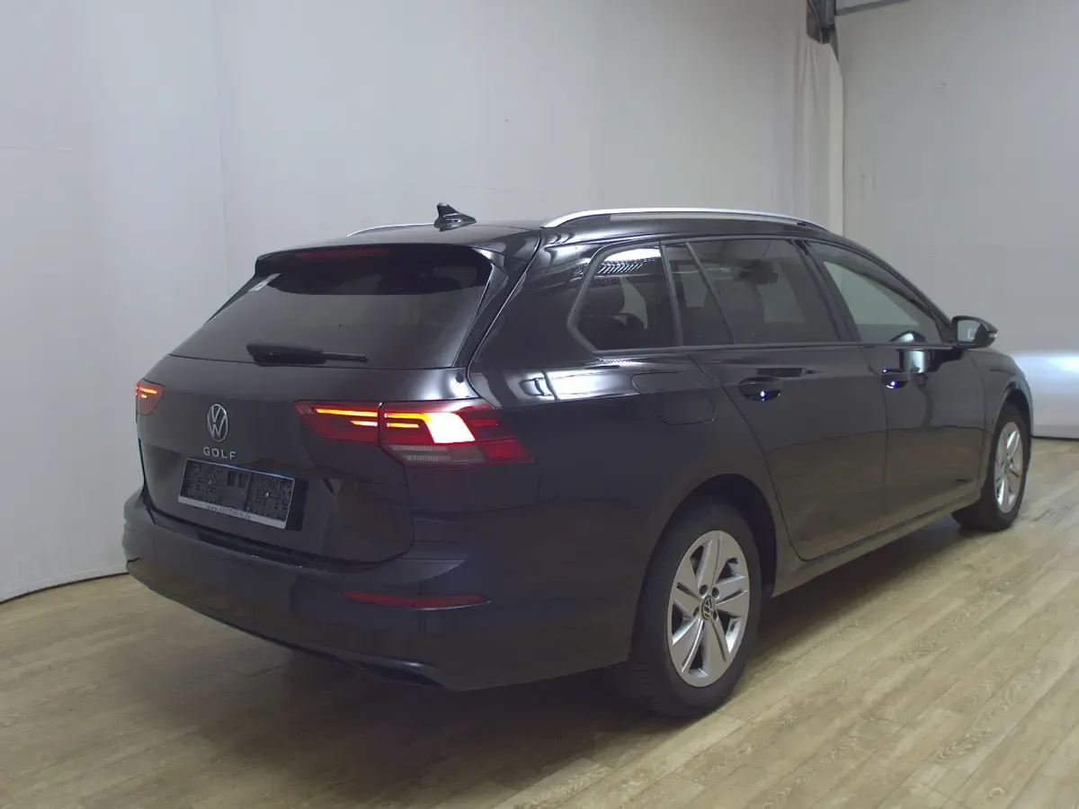 Gebraucht VW Golf VIII Life 150 PS (110 kW) 2023 Schwarz Kombi