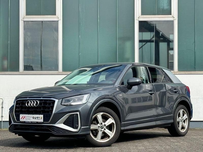 Daytonagrau perleffekt Gebraucht 2024 Audi Q2 S-Line SUV | 25.999 € (Guter Preis) - Bild 1/4