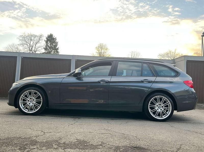 Gebraucht BMW 320 Advantage 190 PS (139 kW) 2016 Grau Kombi