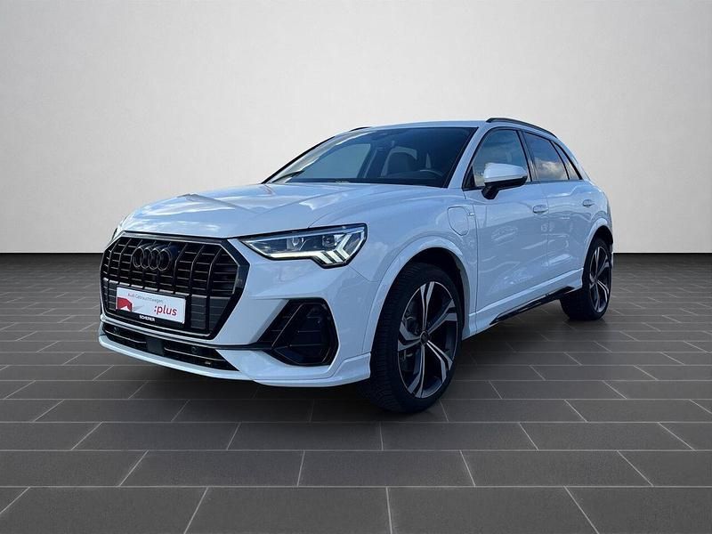 Gletscherweiß metallic (metallic) Gebraucht 2022 Audi Q3 Ambiente SUV | 31.890 € (Fairer Preis) - Bild 1/4